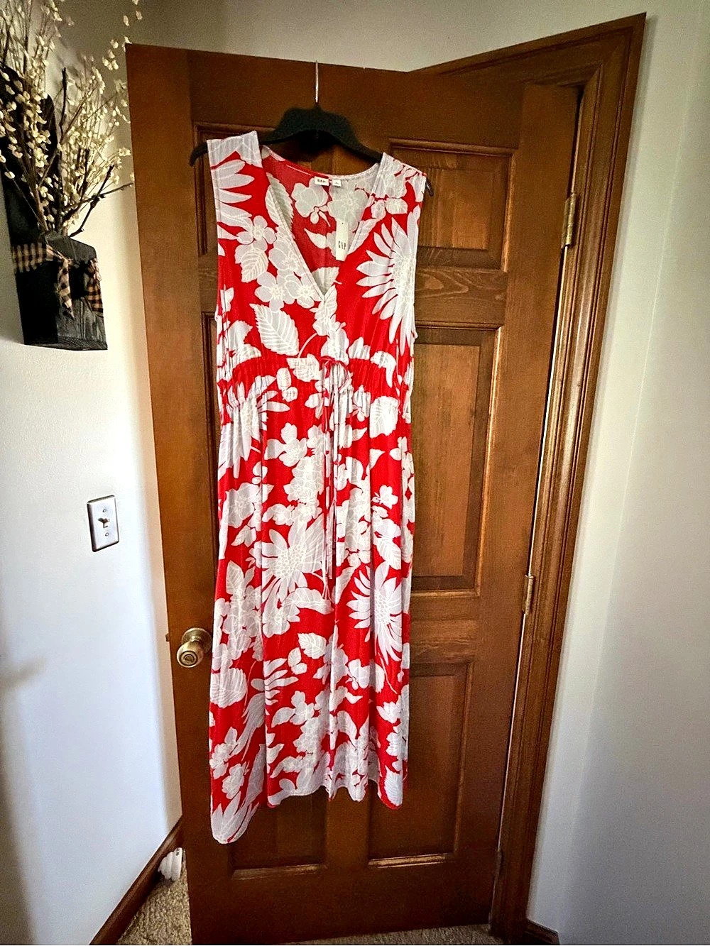 GAP Ruffle V-Neck Maxi Dress Floral Maxi Dress Red & White Medium